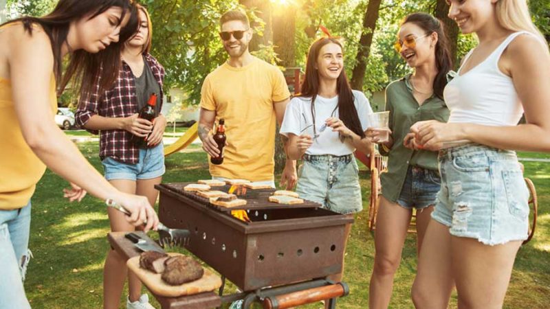 Comment réussir un barbecue entre amis